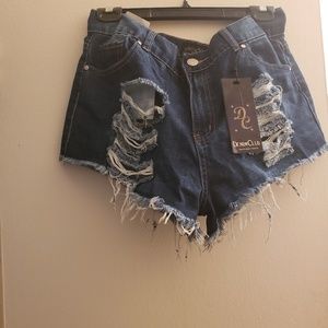FRAYED SHORT SHORTS
